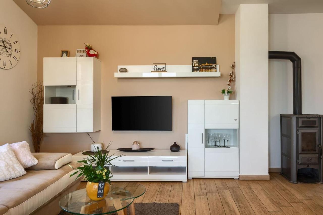 Activity Villa Gita With Pool And Grill In Tinjan Экстерьер фото