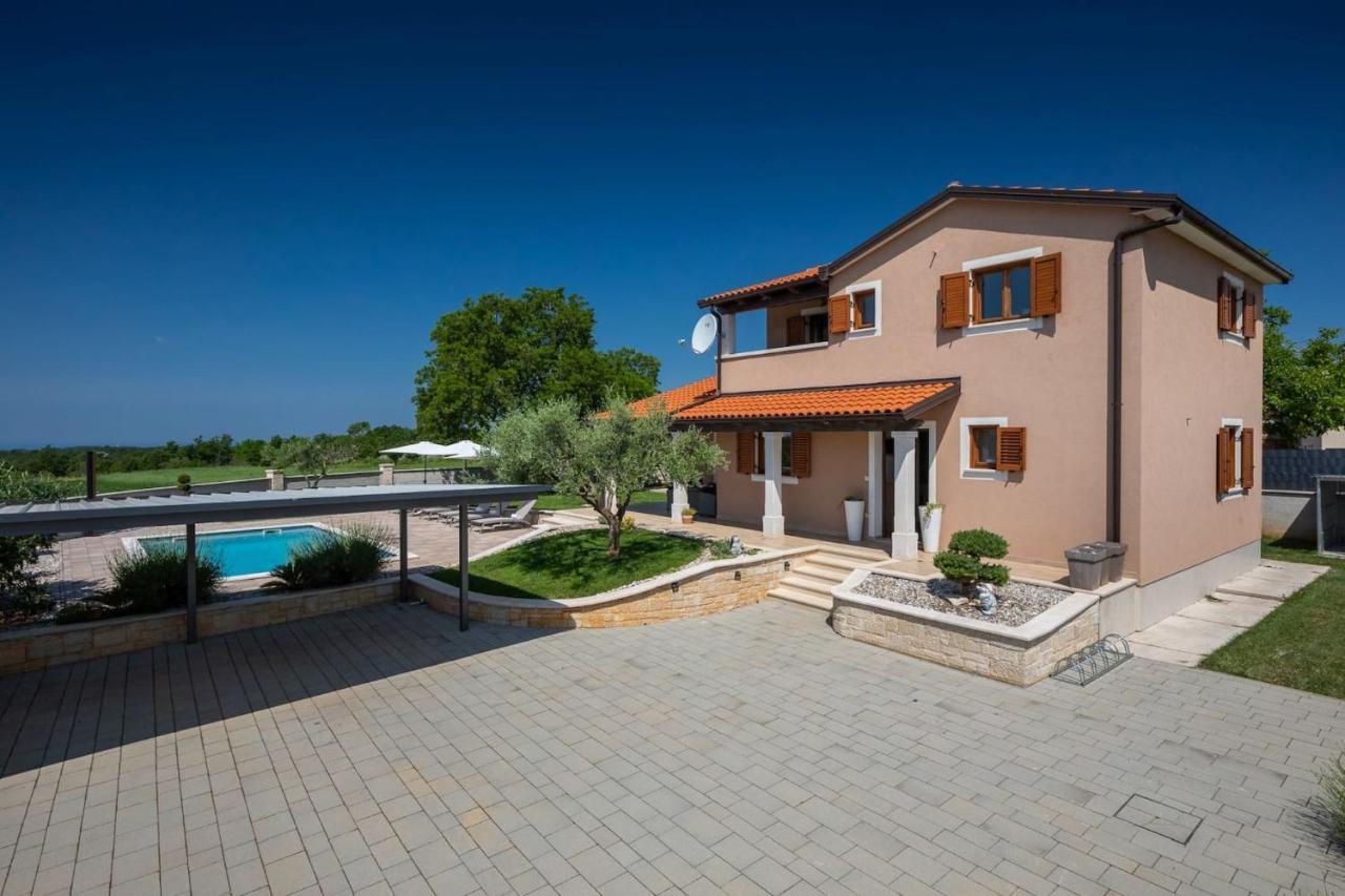 Activity Villa Gita With Pool And Grill In Tinjan Экстерьер фото